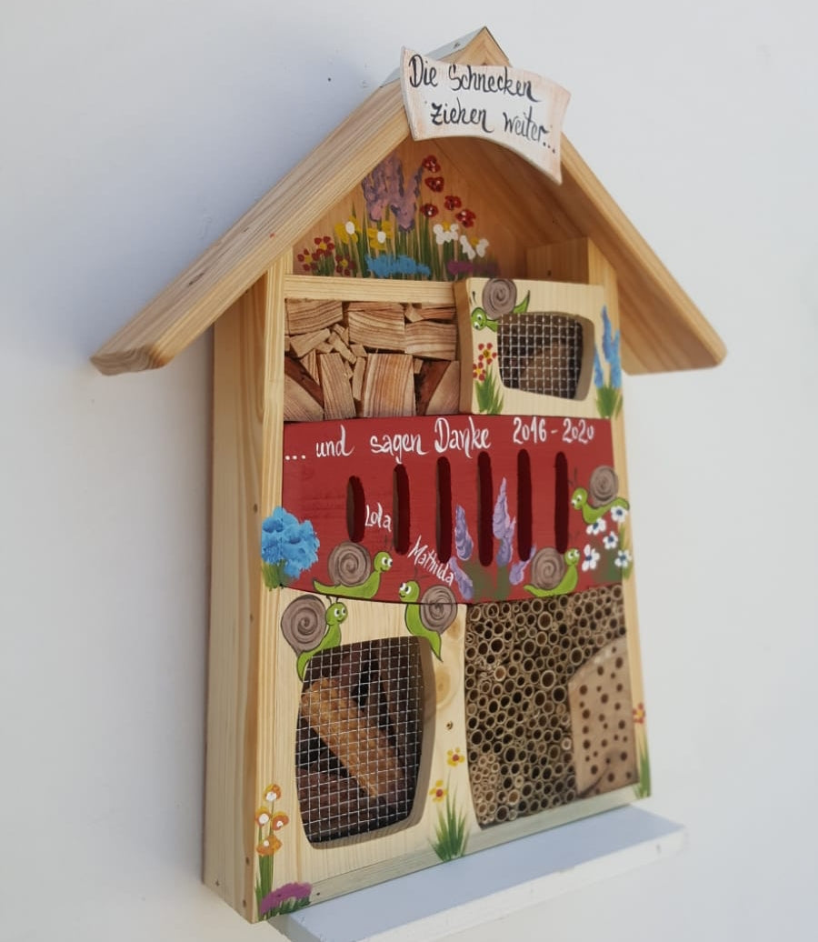 Insektenquartier rot mit Schnecken - personalisiert