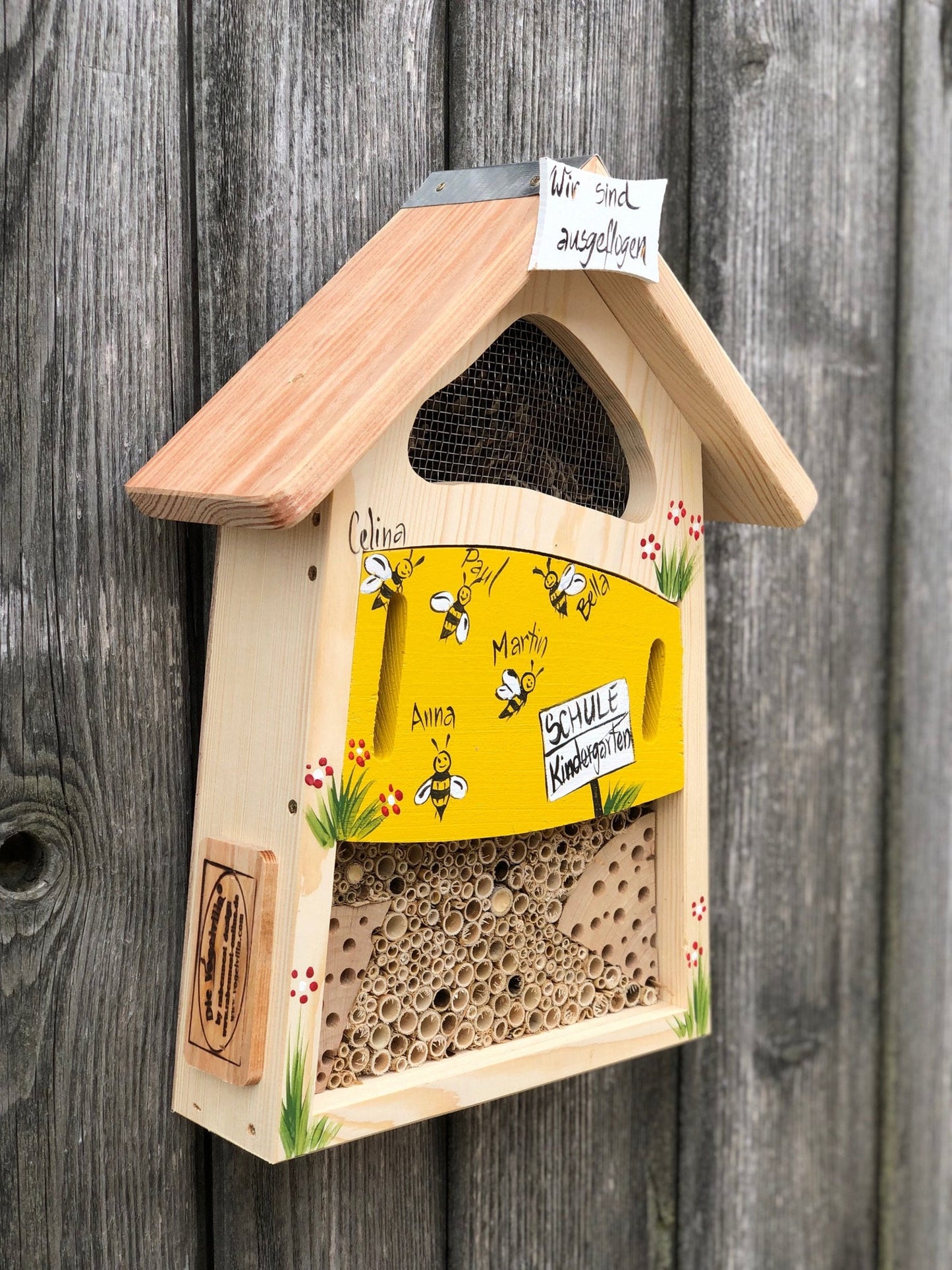 Insektenhaus "Insektenquartier klein gelb mit Bienen" personalisiert