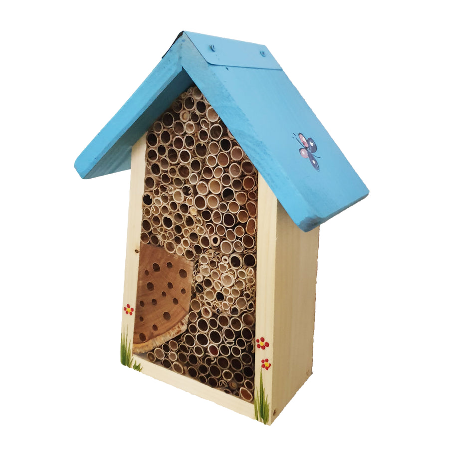 Bienenhotel klein ohne Schild mit Schmetterlingen farbiges Dach