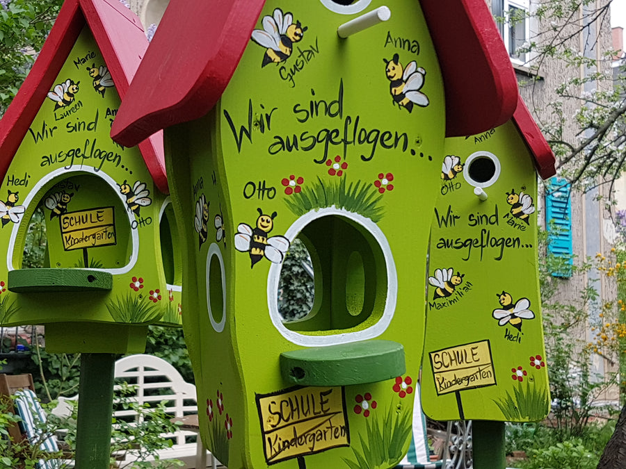 Abschiedsgeschenk Erzieherin kombiniertes Vogelhaus kiwi | Namen mit Bienen