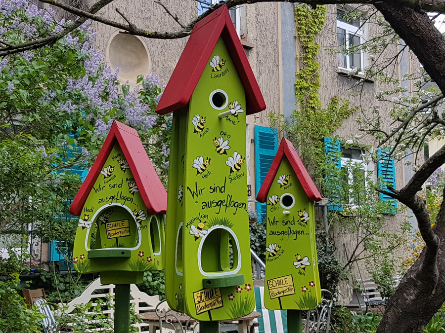 Kindergarten Abschiedsgeschenk kombiniertes Vogelhaus kiwi | Namen mit Bienen
