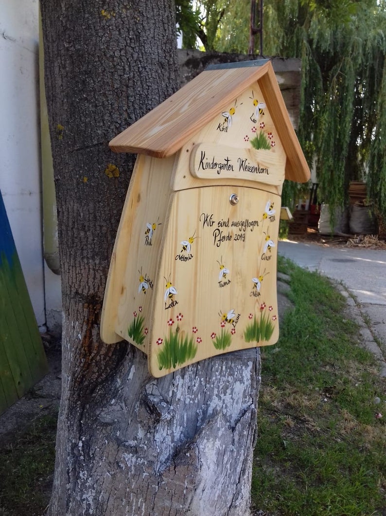 Abschiedsgeschenk Kindergarten Briefkasten mit Namen der Kinder mit Bienen