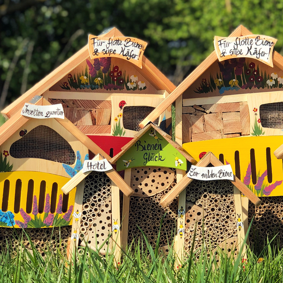 Bunte Insektenhotels