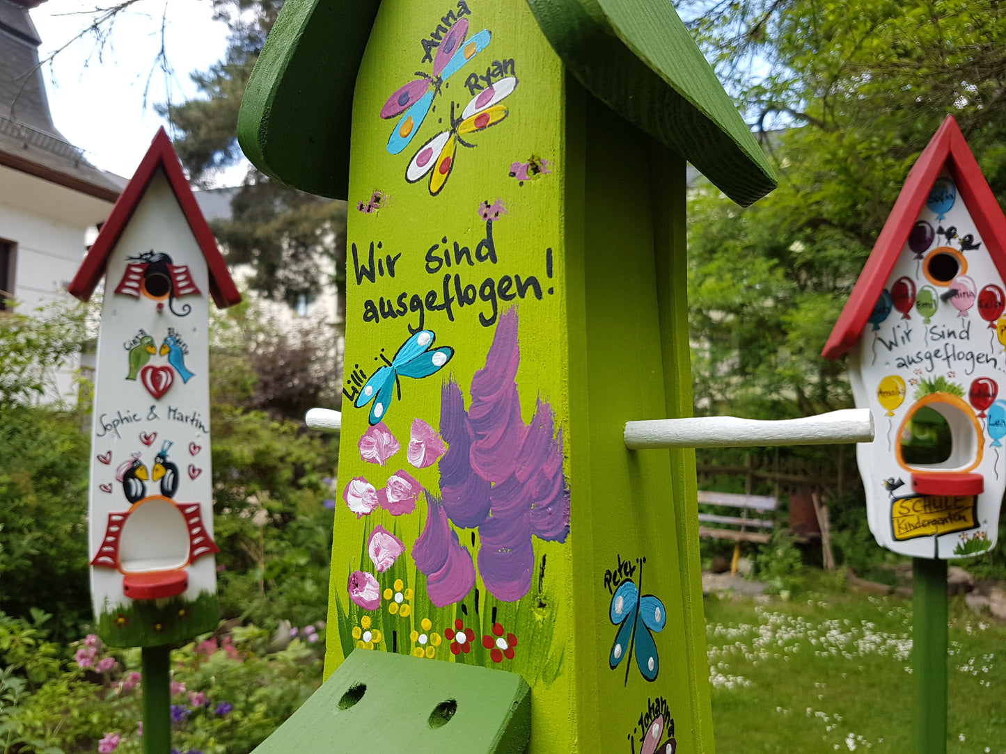 Futterhaus mit Silo - Futtertürmchen Schmetterlinge kiwi - personalisiert