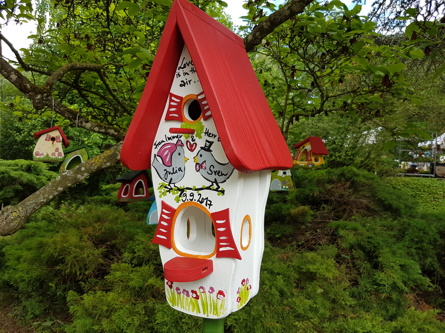 Vogelhaus "Liebesnest" weiß NIst- und Futterhaus - personalisiert