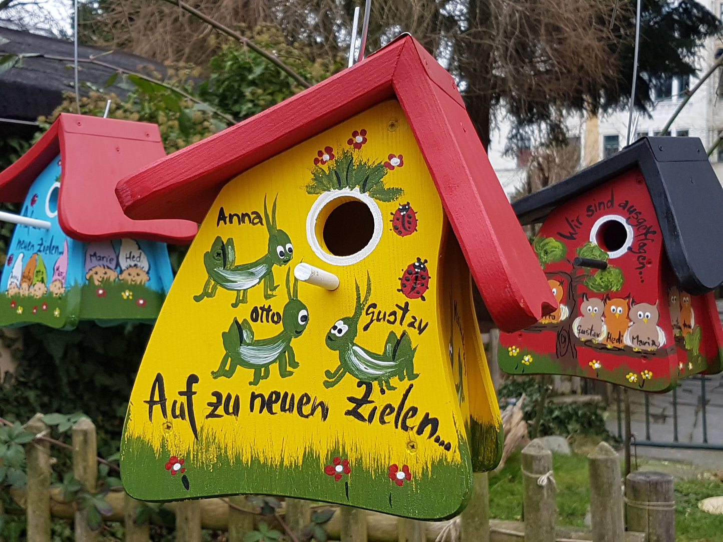 Nistkasten - Nistmini Grashüpfer gelb - personalisiert