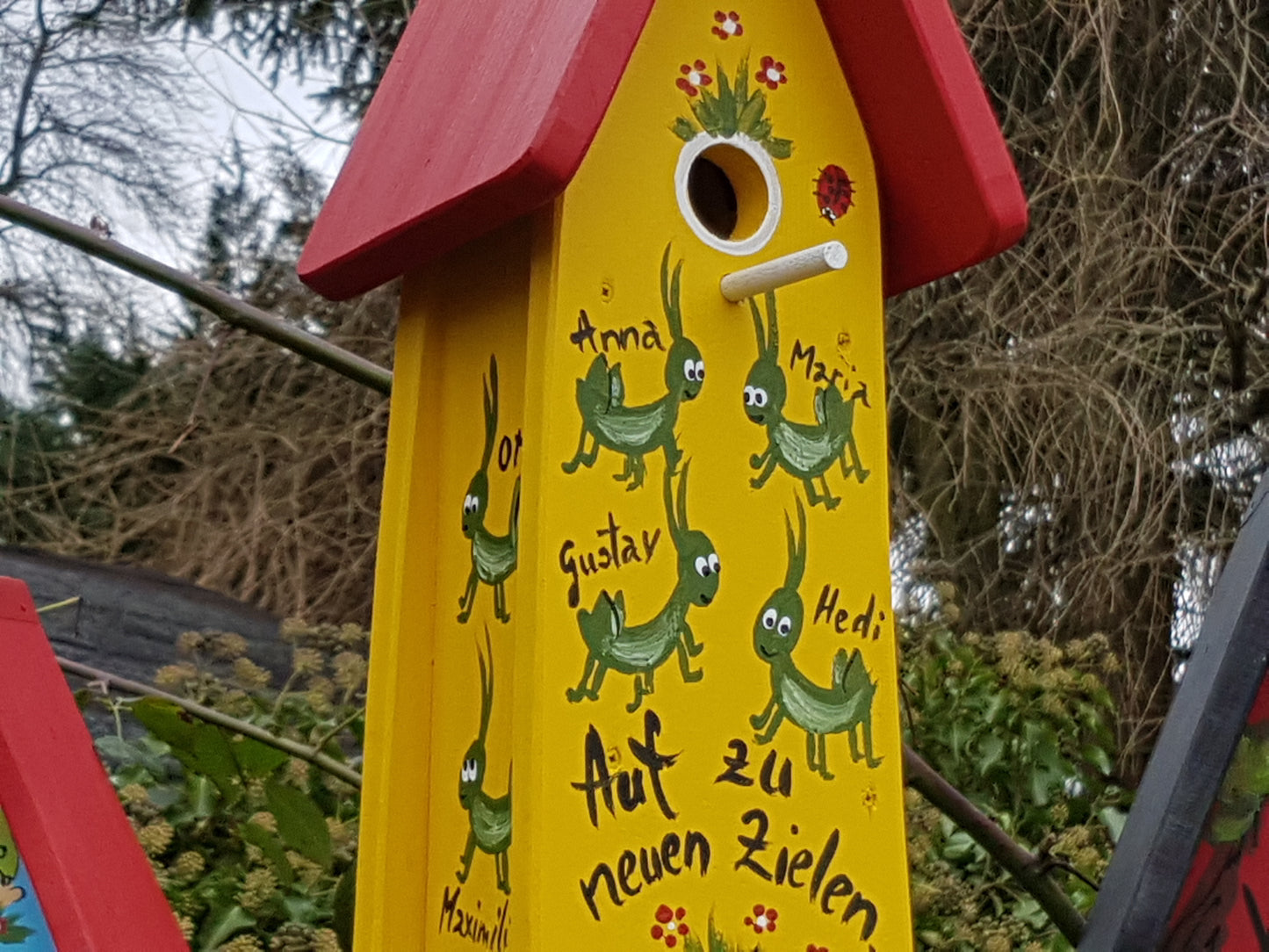 Kombiniertes Vogelhaus - Minivilla 2 Grashüpfer gelb - personalisiert