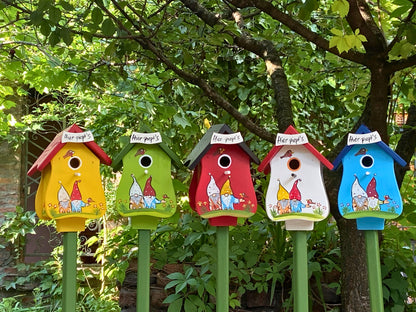 5er Set Kombiniertes Vogelhaus - Forsthaus "Hier piept´s" stehend