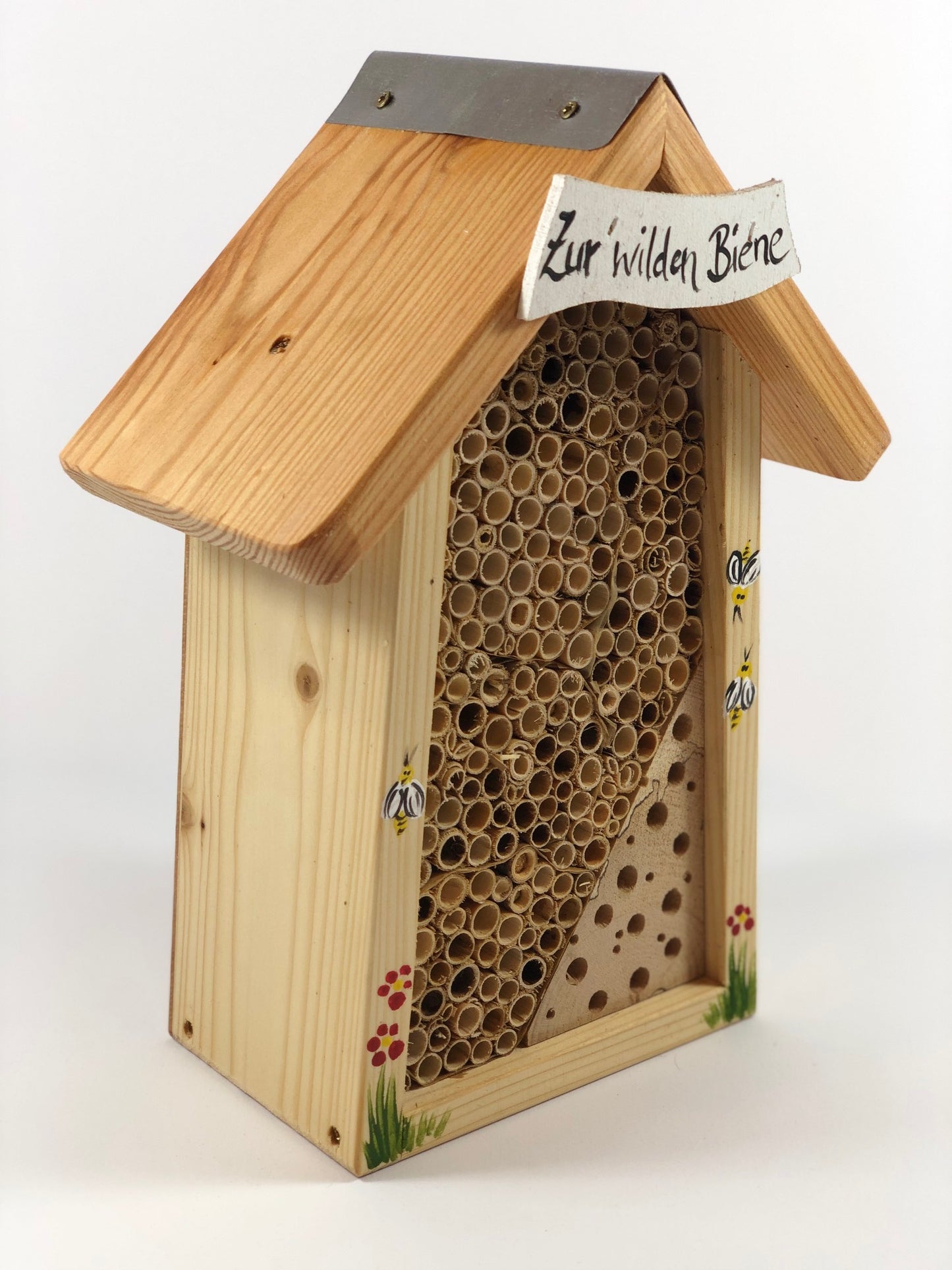 Bienenhotel klein mit Schild "Zur wilden Biene"