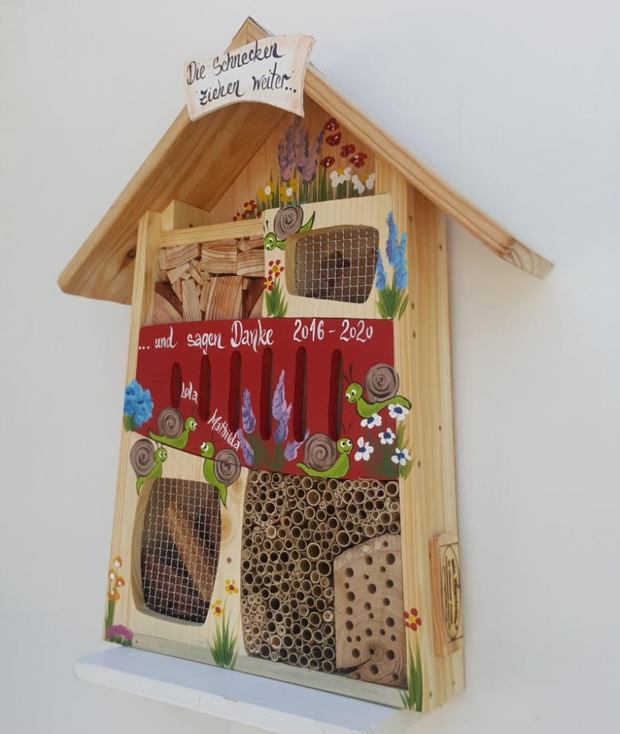 Insektenquartier rot mit Schnecken - personalisiert