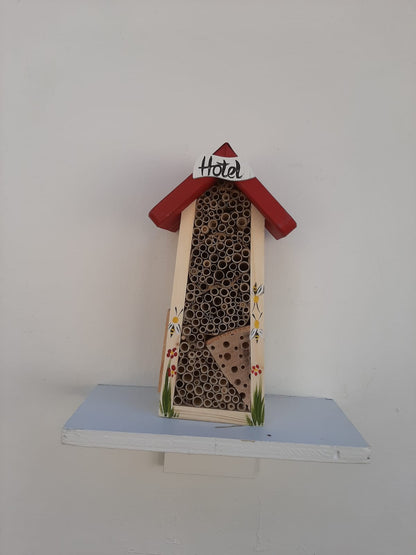 Bienenhotel mini mit Schild "Hotel" farbiges Dach