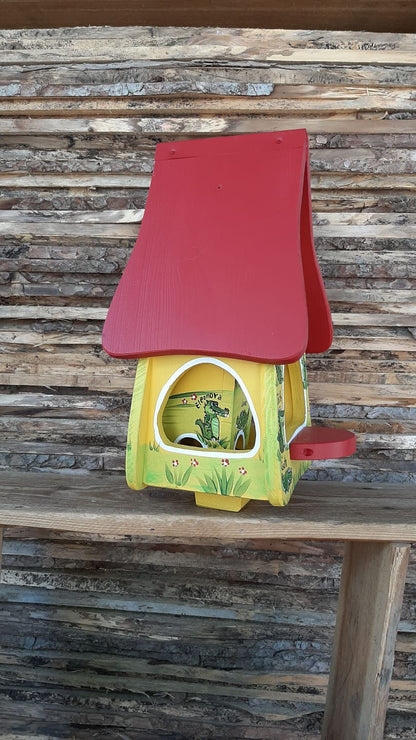 Futterhaus mit Silo - Futtervilla klein gelb Krokodile - personalisiert