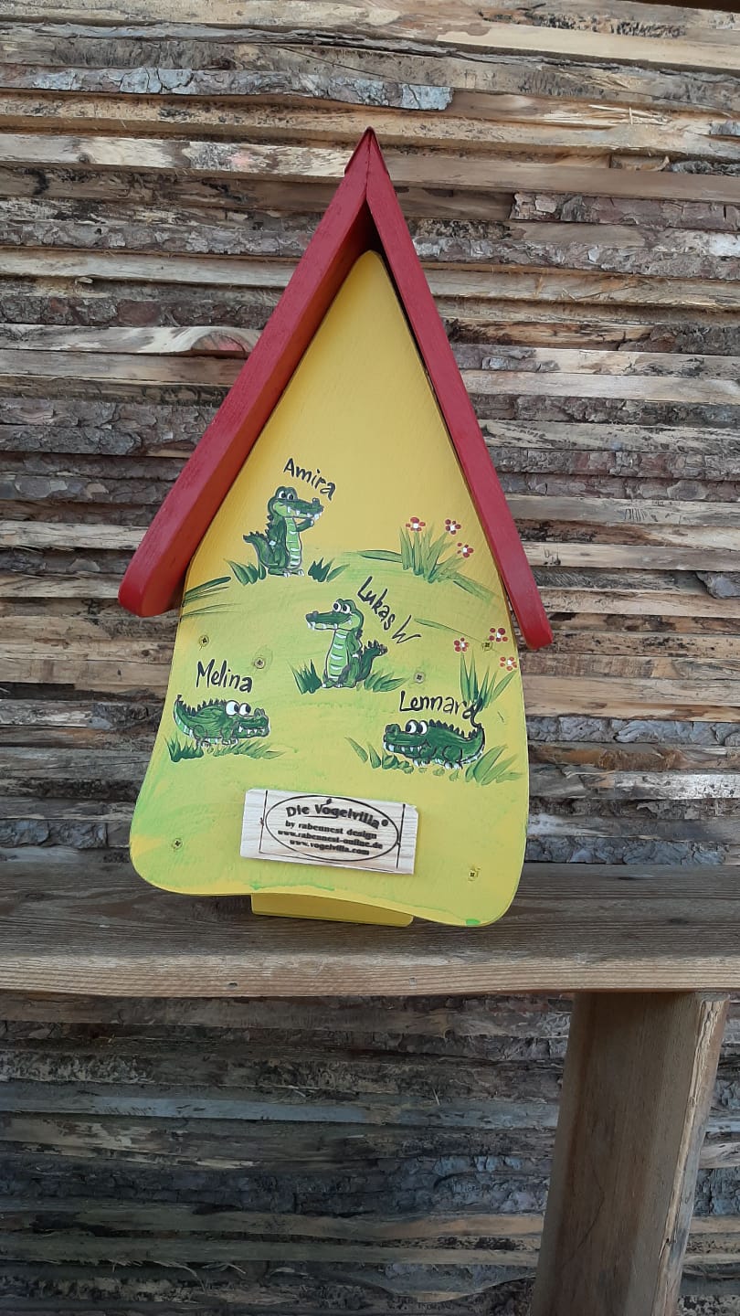 Futterhaus mit Silo - Futtervilla klein gelb Krokodile - personalisiert