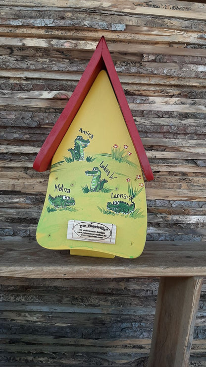 Futterhaus mit Silo - Futtervilla klein gelb Krokodile - personalisiert