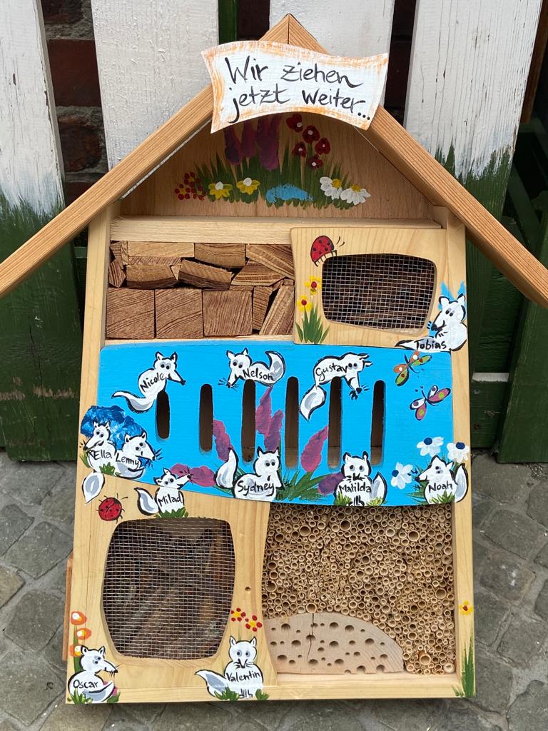 Insektenquartier hellblau mit Eisfüchsen - personalisiert