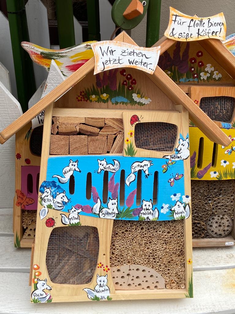 Insektenquartier hellblau mit Eisfüchsen - personalisiert