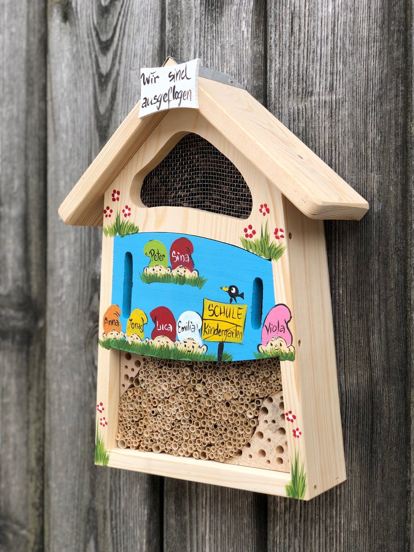 Insektenhaus "Insektenquartier klein hellblau mit Zwergen" personalisiert