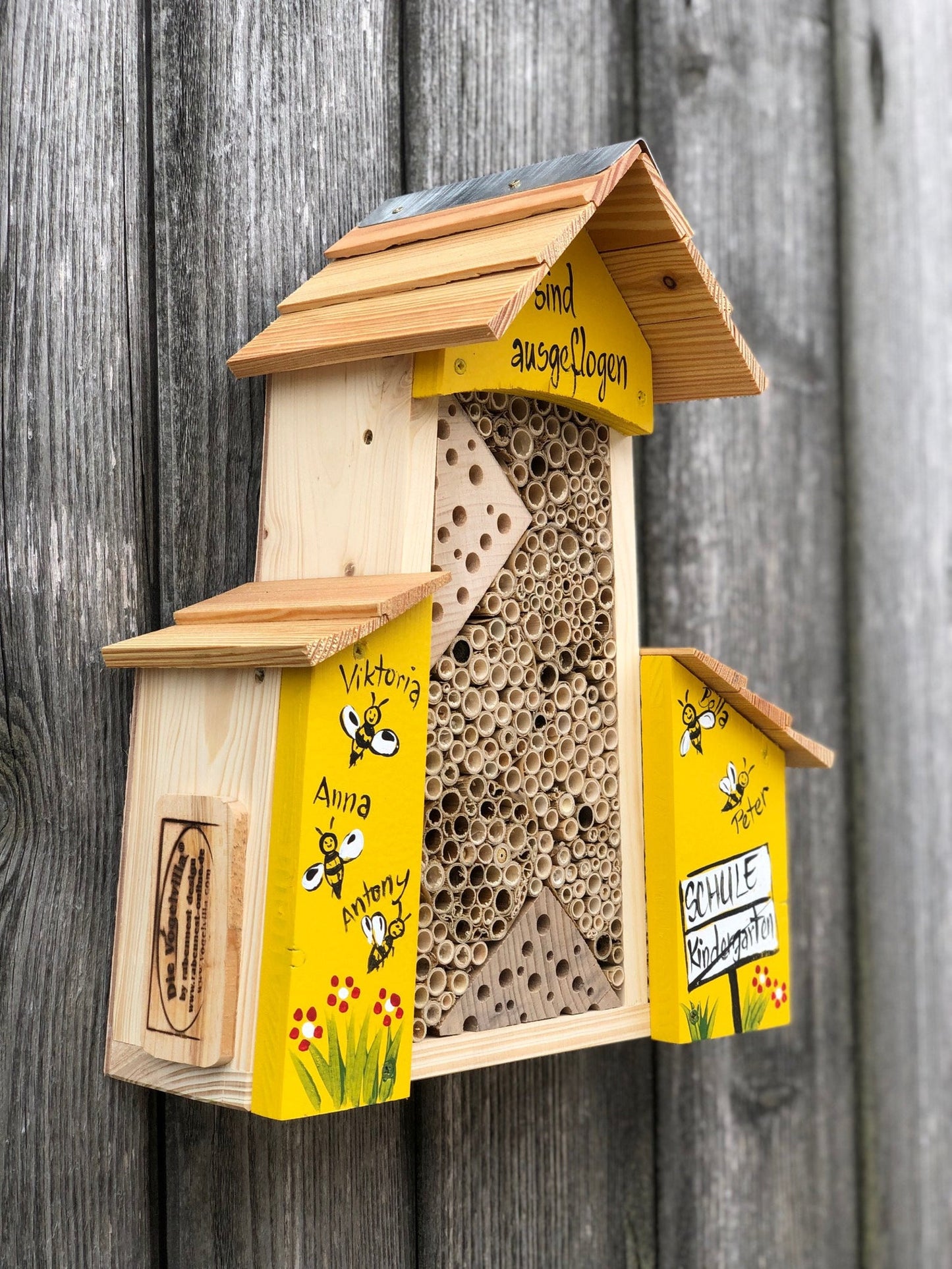 Bienenhotel groß mit Anbau gelb mit Bienen personalisiert