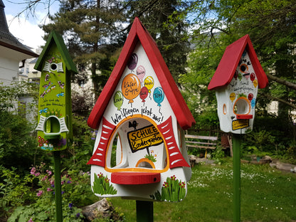 Kindergarten Abschied Geschenk - Vogelfutterhaus mit Silo & Namen + Stange zum Aufstellen