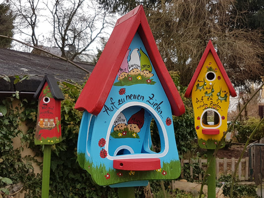 Kiga Abschiedsgeschenk - Vogelfutterhaus mit Silo, Zwergen & Namen + Stange zum Aufstellen