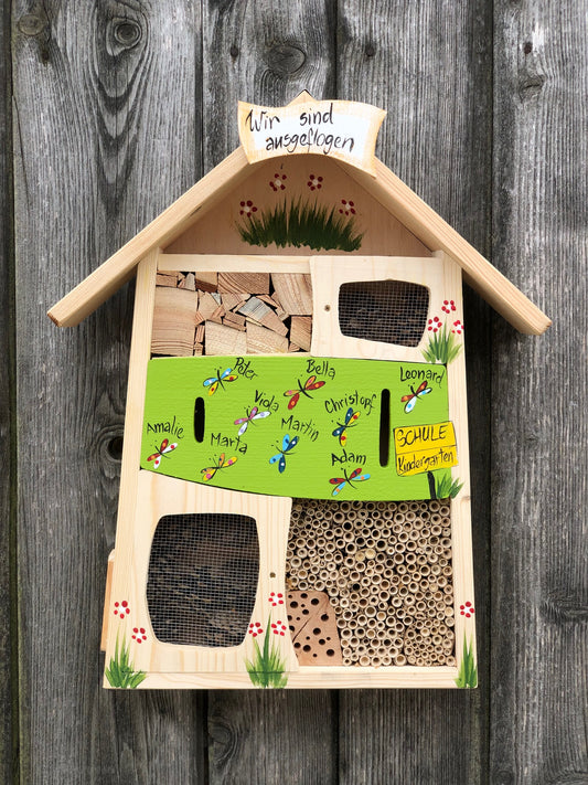 Cadeau d'adieu pour la maternelle hôtel à insectes kiwi vert | Prénoms d'enfants avec des papillons
