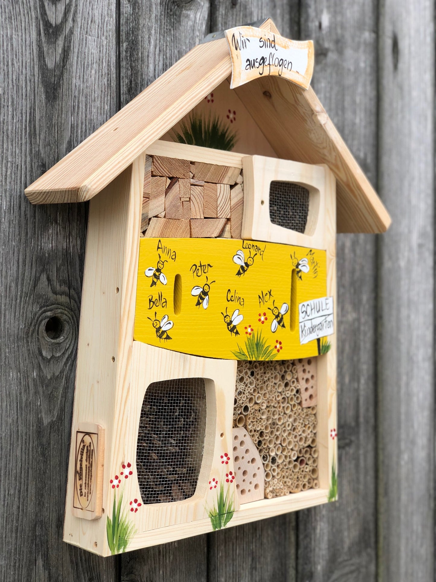 Hôtel à insectes Farewell de la maternelle Jaune | Prénoms d'enfants avec des abeilles