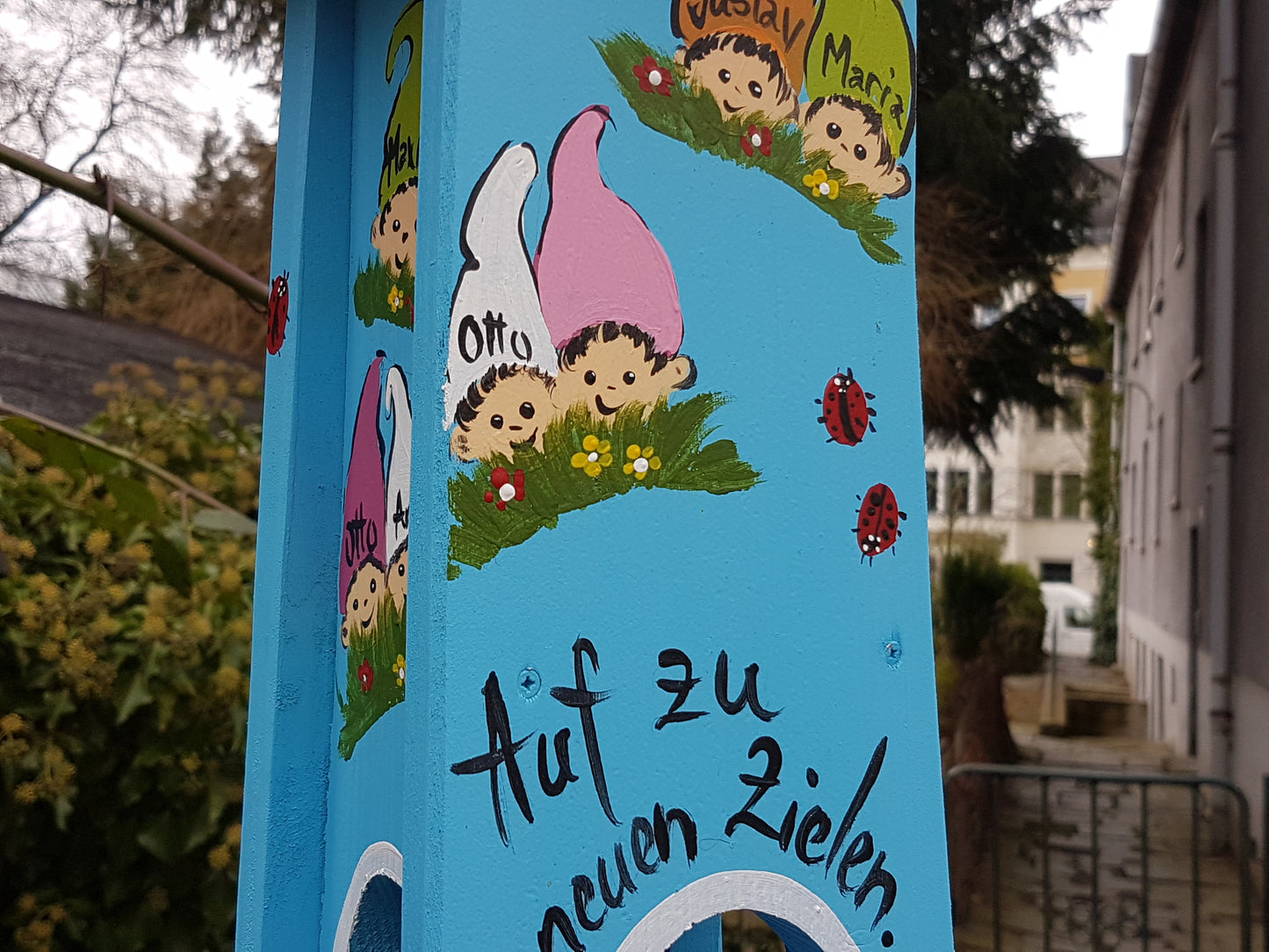 Daycare farewell gift - combined birdhouse | gnomes, names &amp; pole for setting up