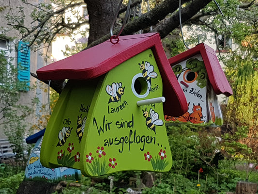 Kindergarten farewell gift - nesting box with bees to hang with hook