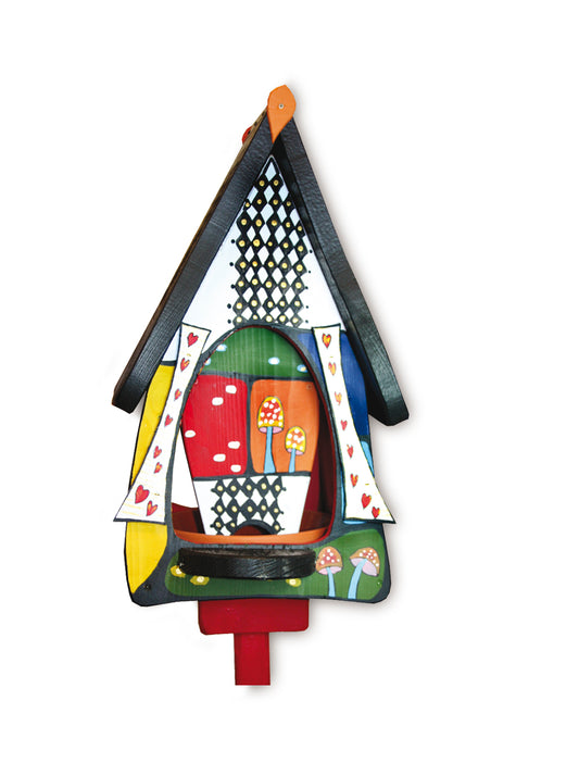 Buntes Vogelhaus mit Silo und Vogeltränke
